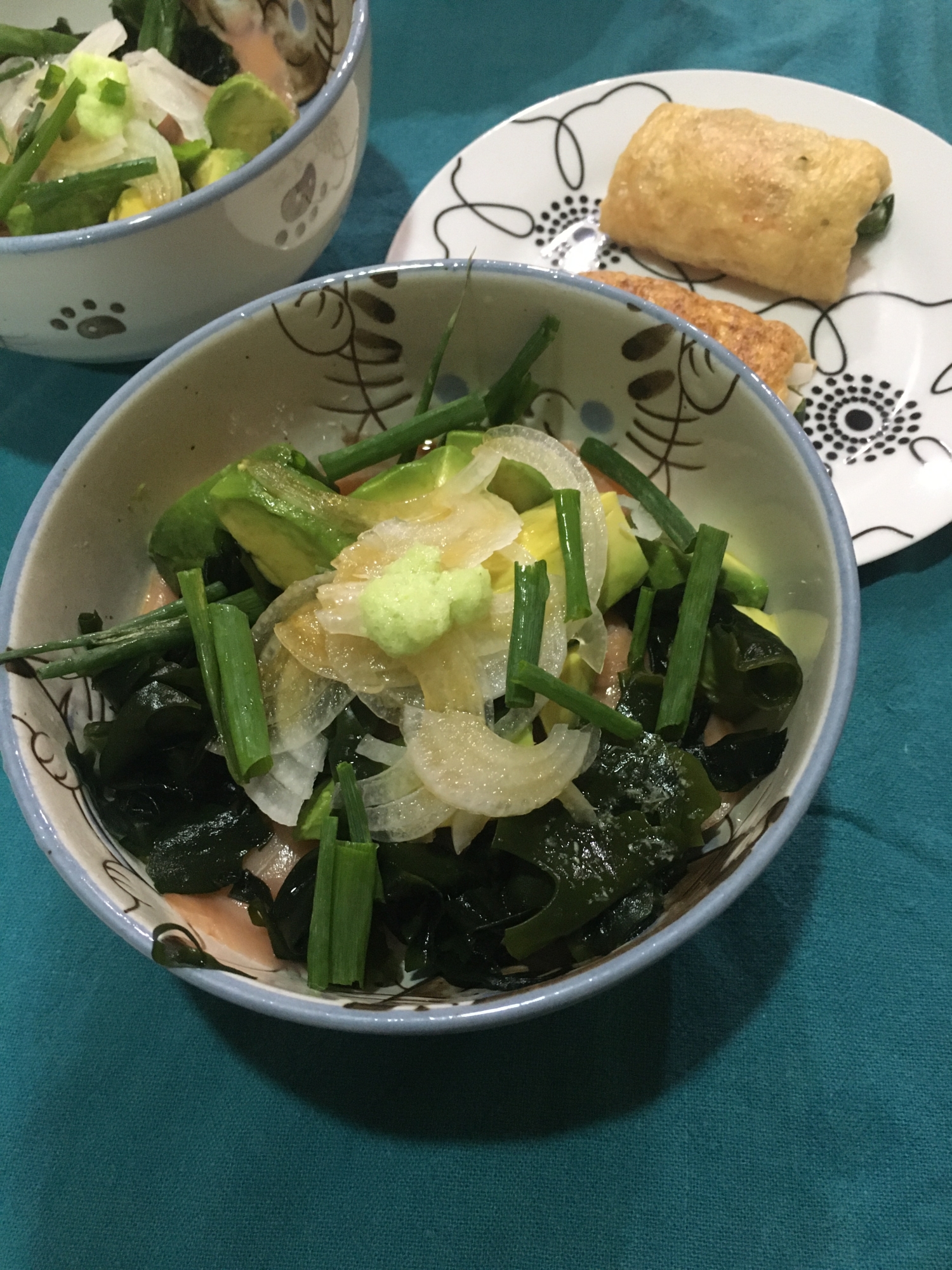 わさびのせアボカドサーモン丼