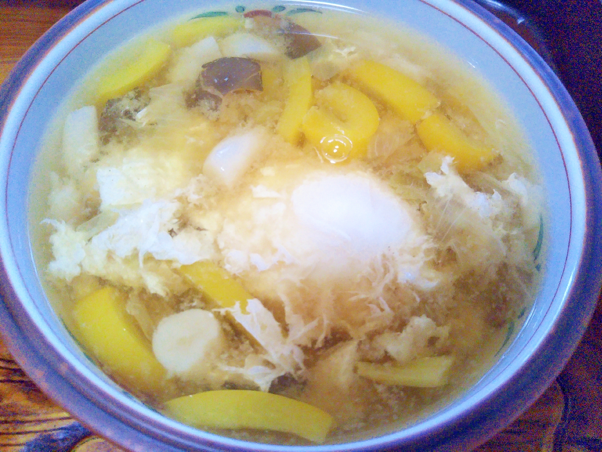 黄色パプリカしめじレタス卵の味噌スープ