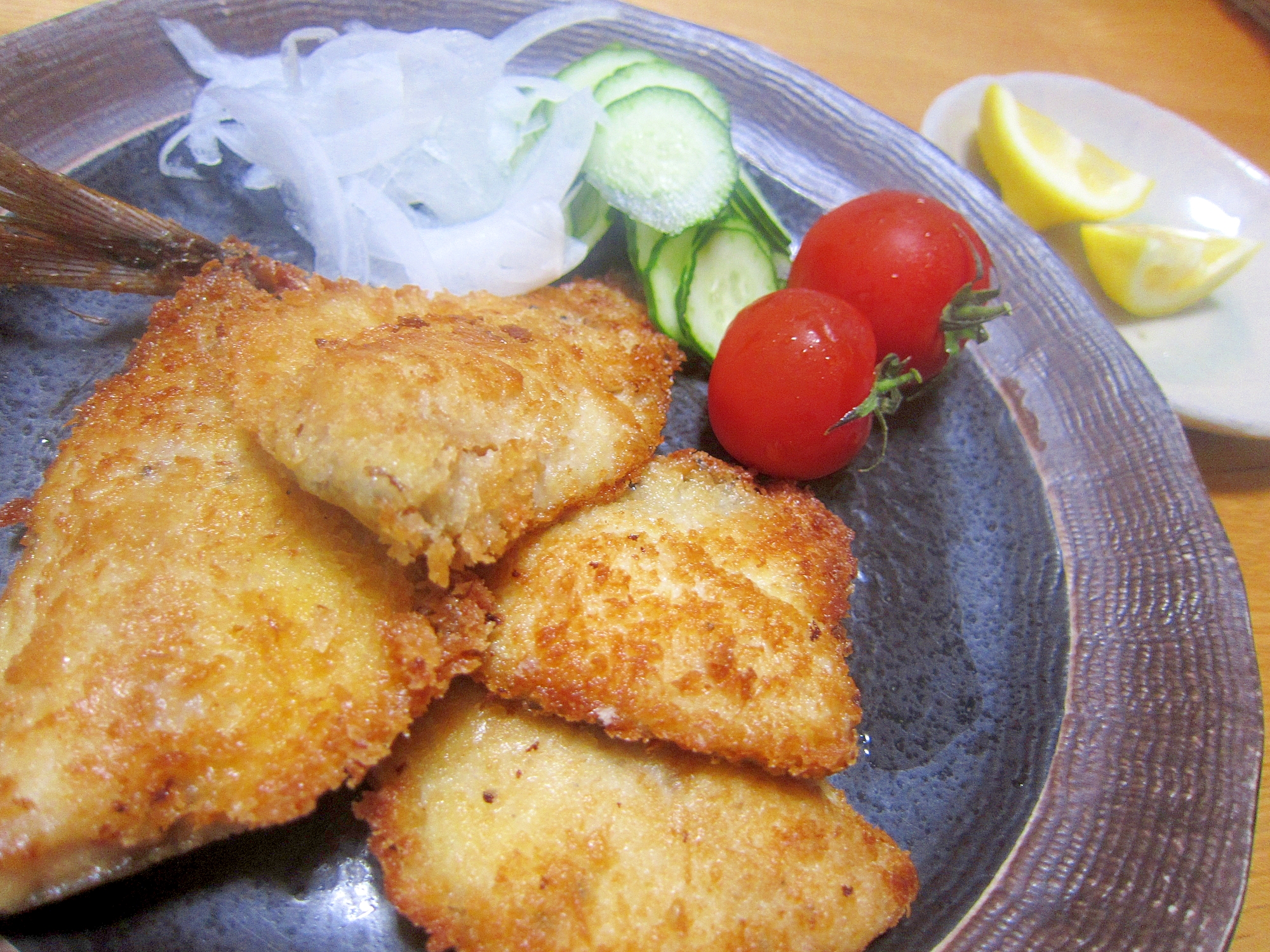 鯵フライと野菜サラダ