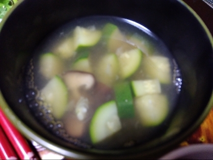 冷蔵庫にある野菜でコンソメスープを作らせて頂きました♪
良い1日を(⁠◍⁠•⁠ᴗ⁠•⁠◍⁠)