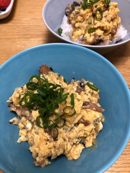 丼にして美味しくいただきました。ストックしてあった蒲焼缶で10分くらいでできて、美味しく時短でいいことだらけです♡