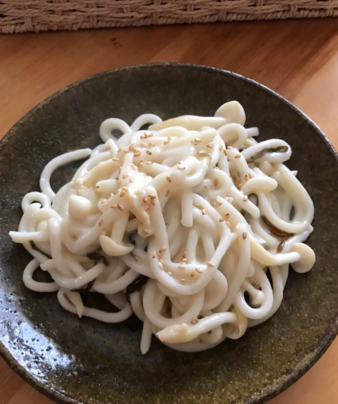 塩昆布とブナピーのホワイトソース焼うどん