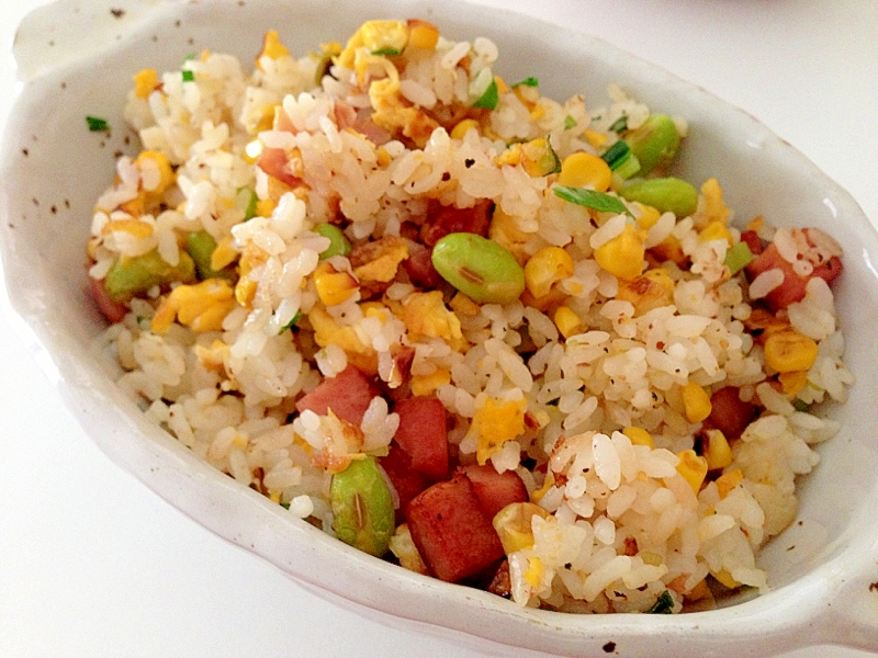 お弁当にも♪スパムと夏野菜の炒飯