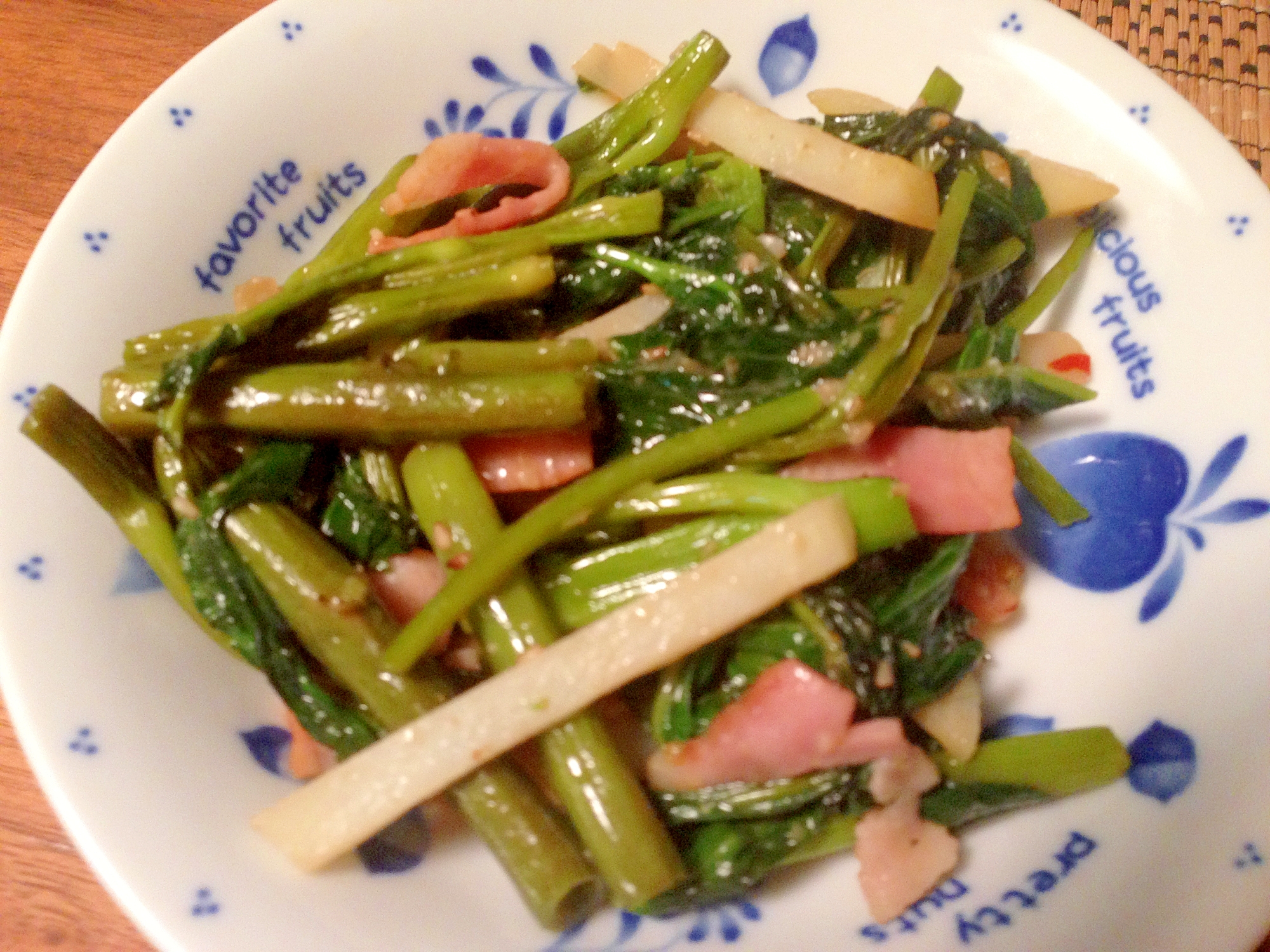 ジャガイモと空芯菜の胡麻だれ　バター炒め