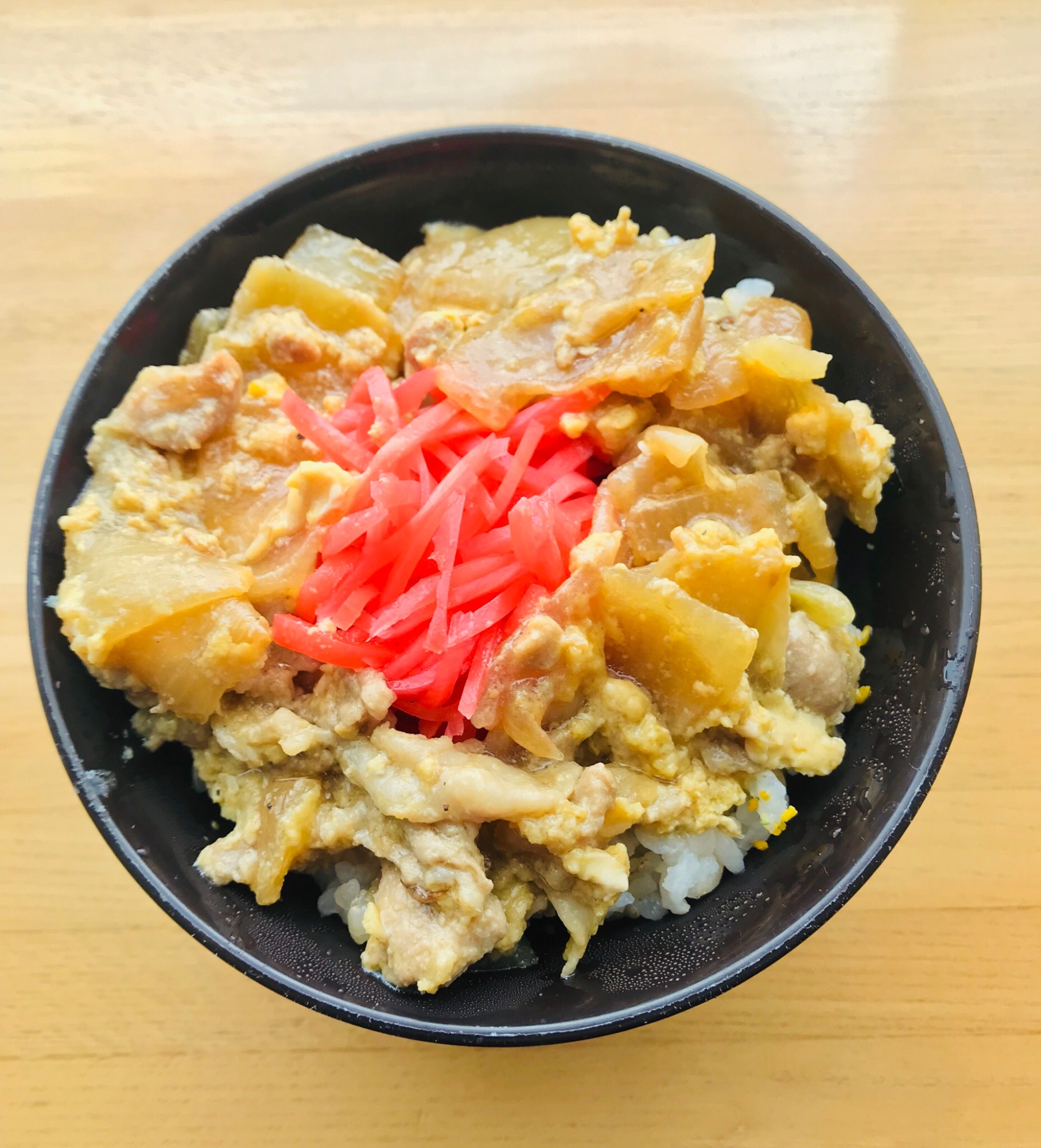 【ボリューム満点】ダシが香るトロトロ豚玉丼