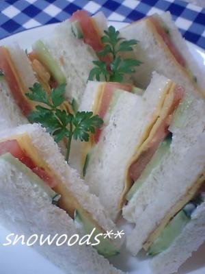 薄焼き卵の野菜サンドウィッチ