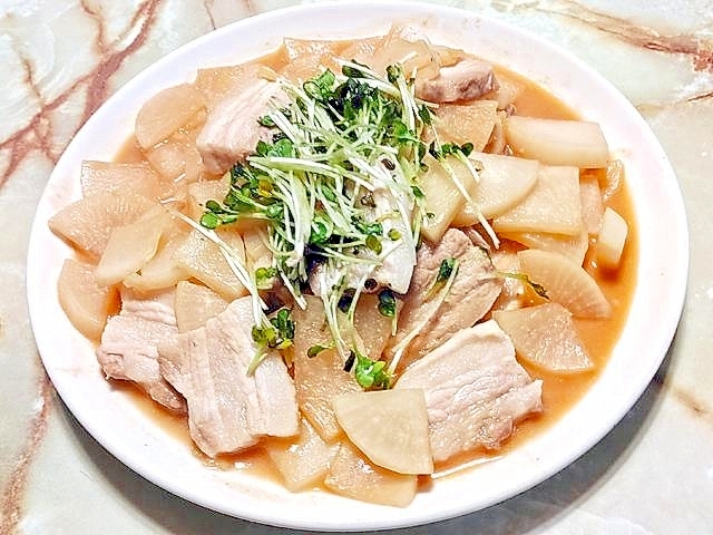 生姜が隠し味?豚バラと大根の味噌炒め♪