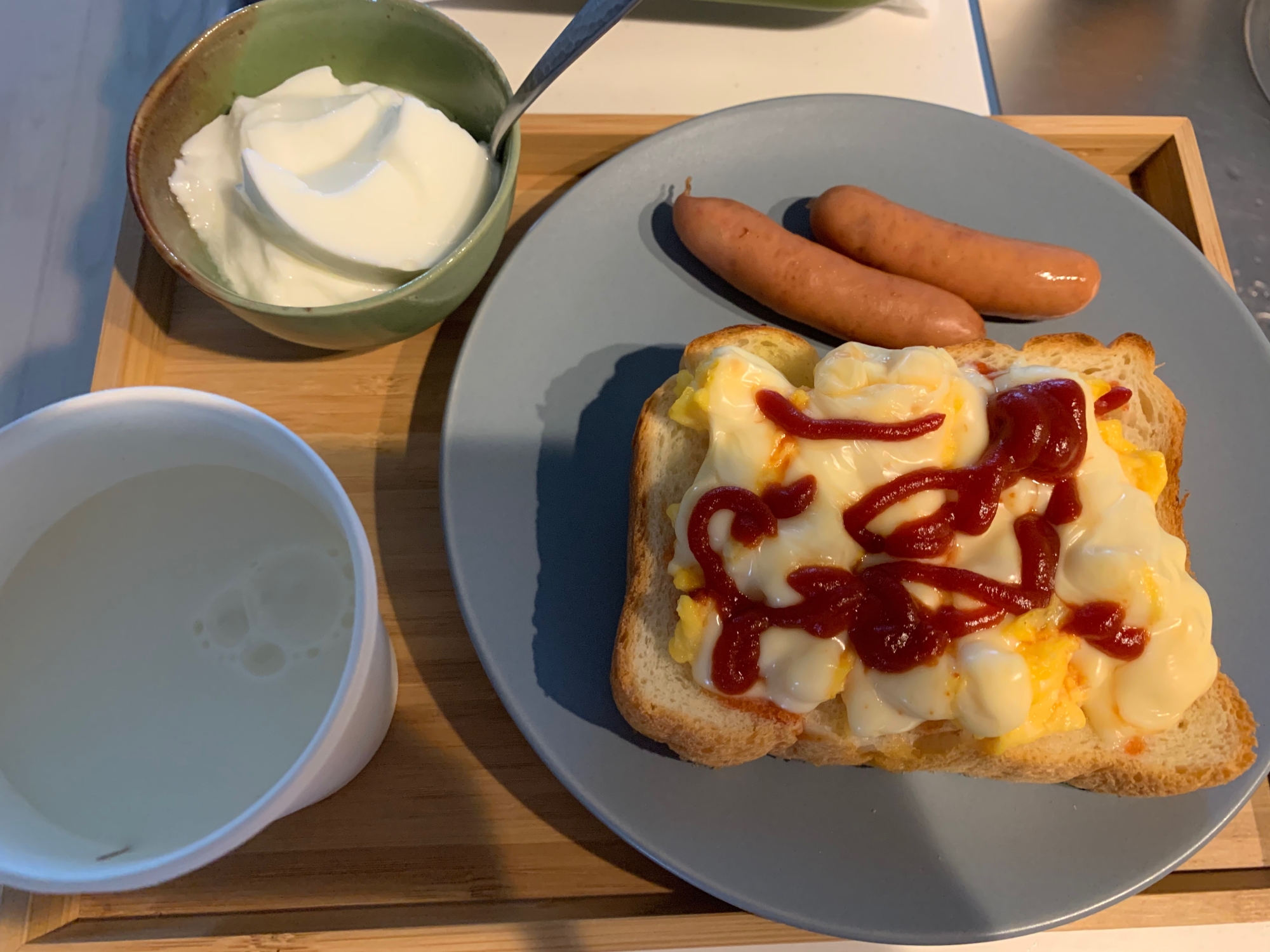 エッグチーズトーストの朝ご飯