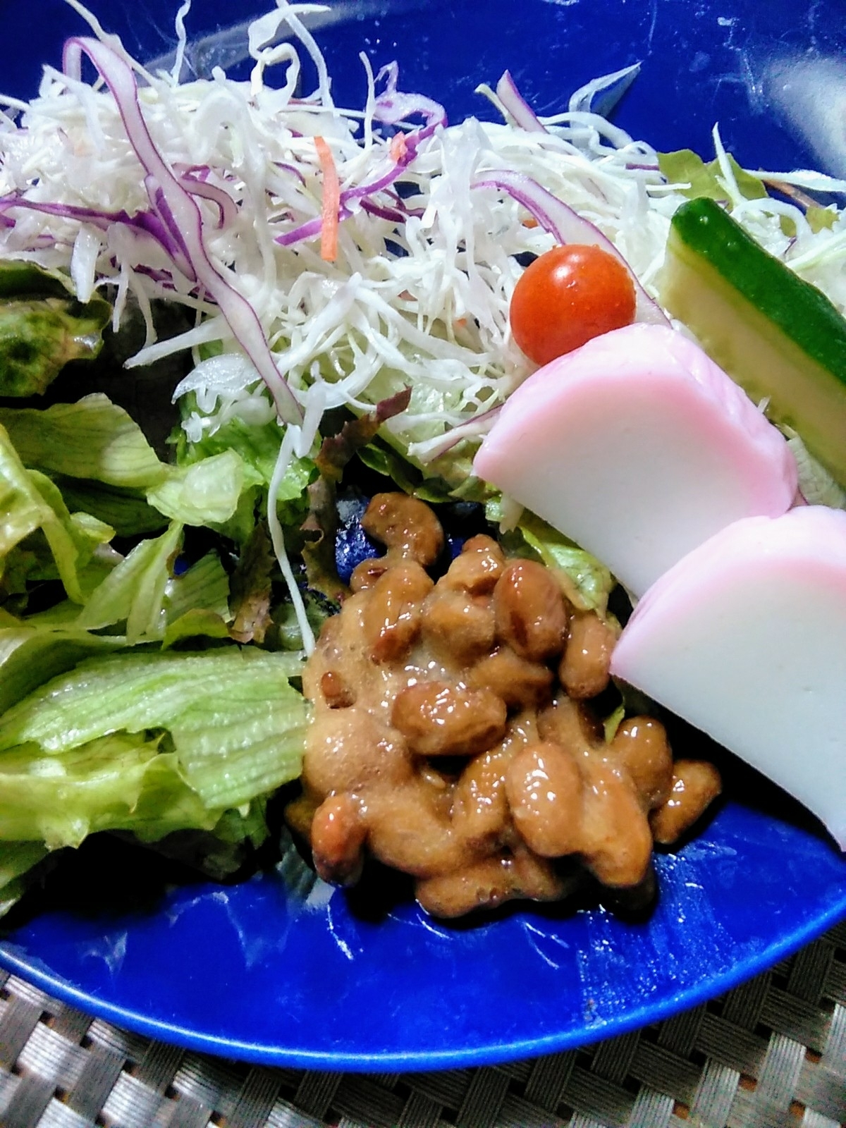 福ユタカ納豆と蒲鉾のサラダ