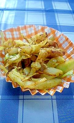 お弁当に 残ったキャベツの千切りでカレー炒め レシピ 作り方 By Gamigami117 楽天レシピ