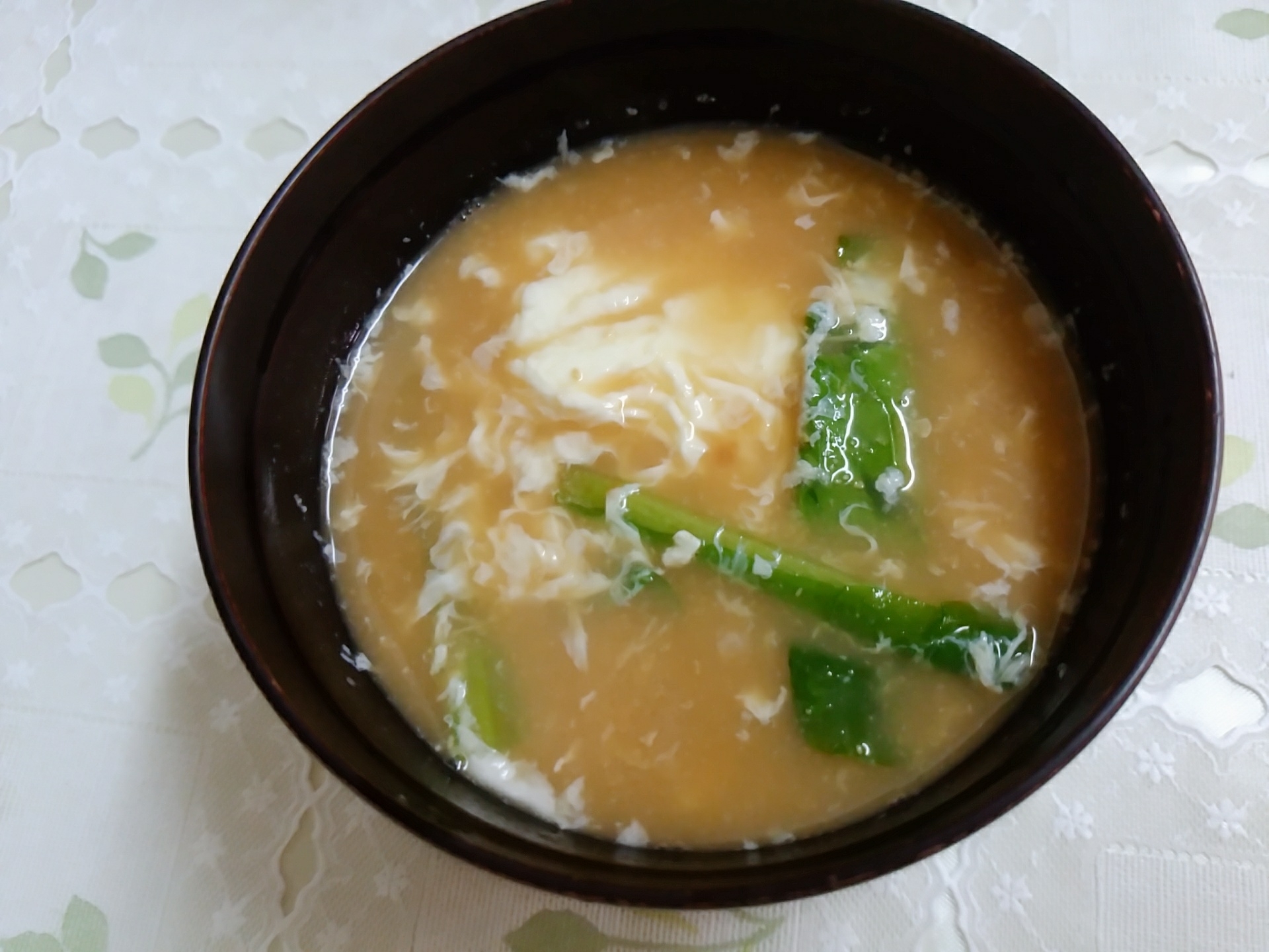 小松菜と白身卵の味噌汁