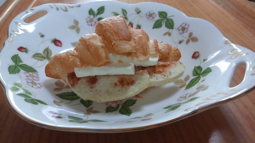 焼きりんご＋クリームチーズをクロワッサン♪超簡単