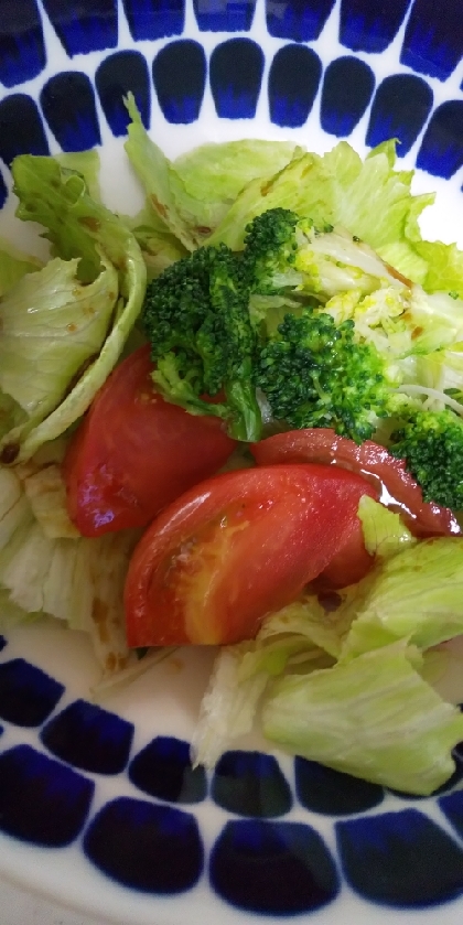 トマトと　ブロッコリーの　シンプルサラダ