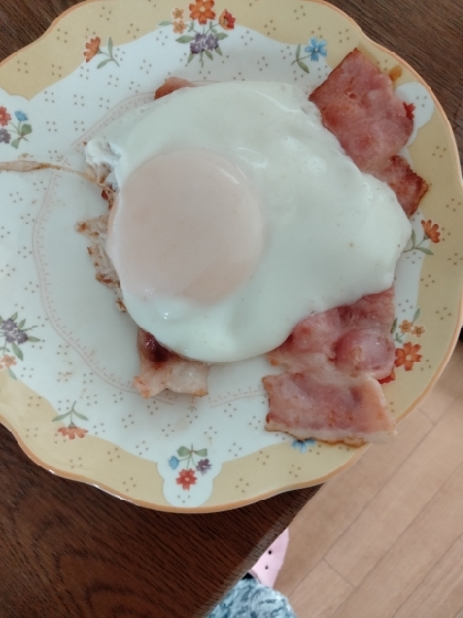 簡単レンジ☆朝食に便利な時短ベーコンエッグ