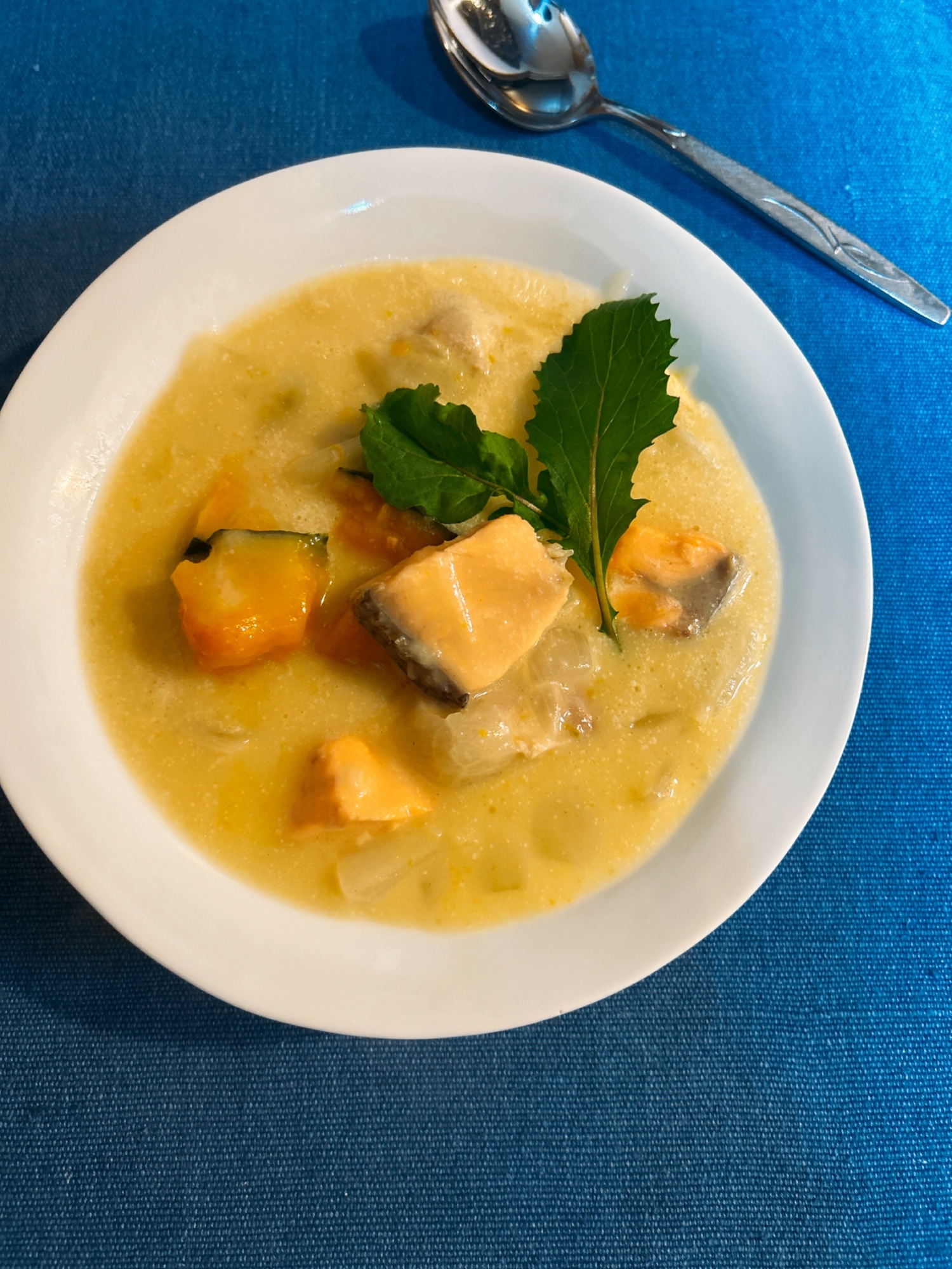 かぼちゃと鮭のクリームシチュー