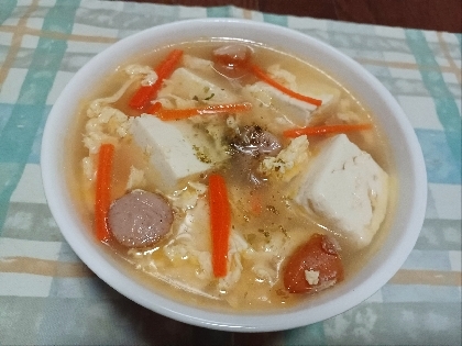 豆腐と卵とベーコンのコンソメスープ