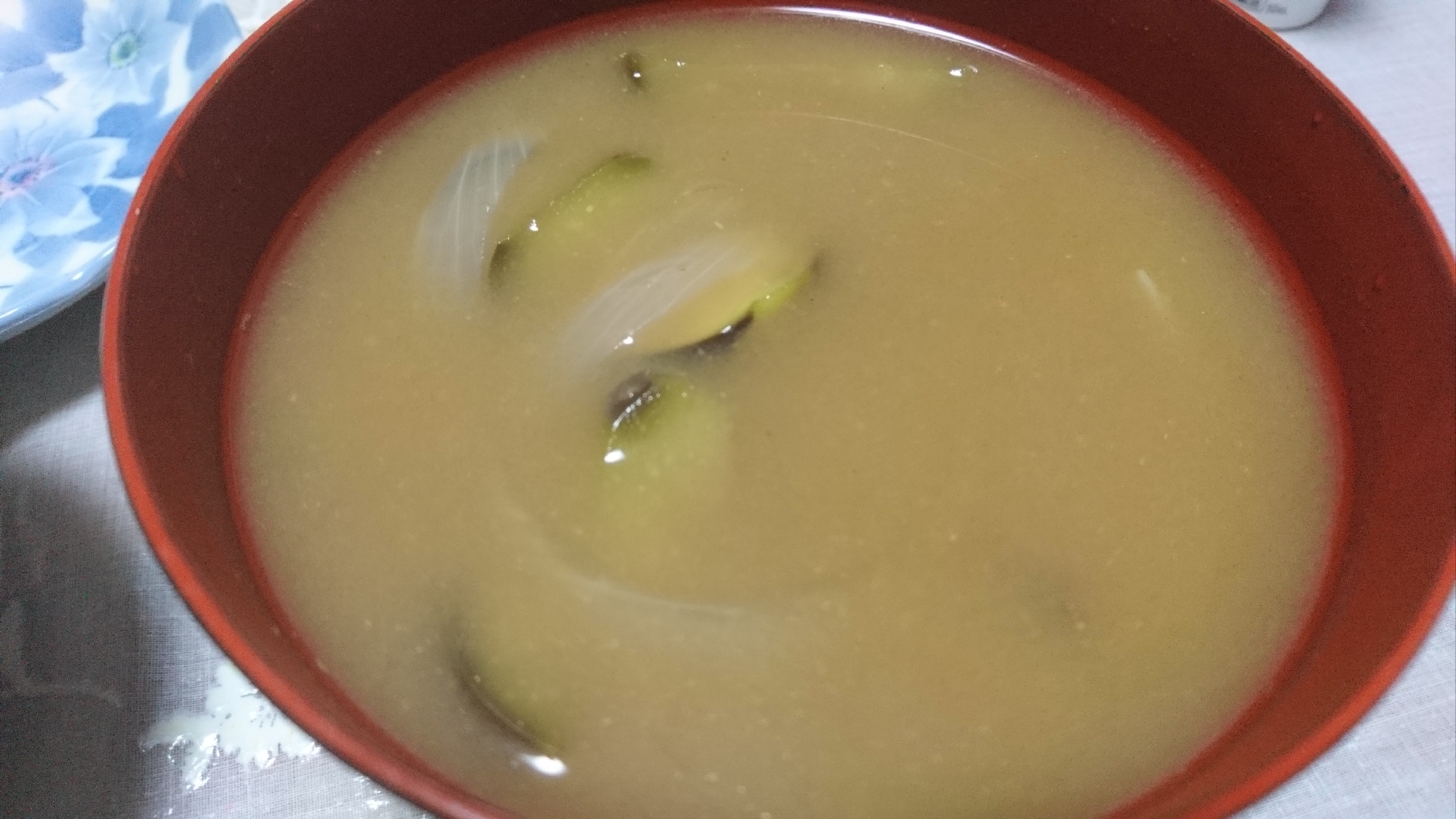 新玉ねぎとナスの味噌汁