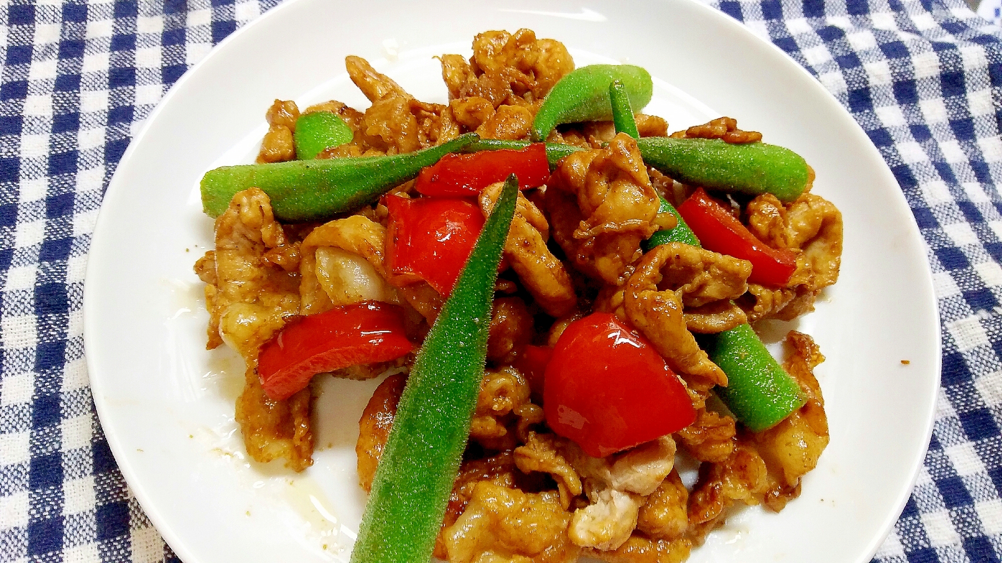 甜麺醤で♪オクラとパプリカのあまから炒め