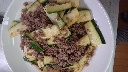 しめじが無かったんですが、美味しく出来ました。また作りたいと思います。
今度はしめじを入れて。