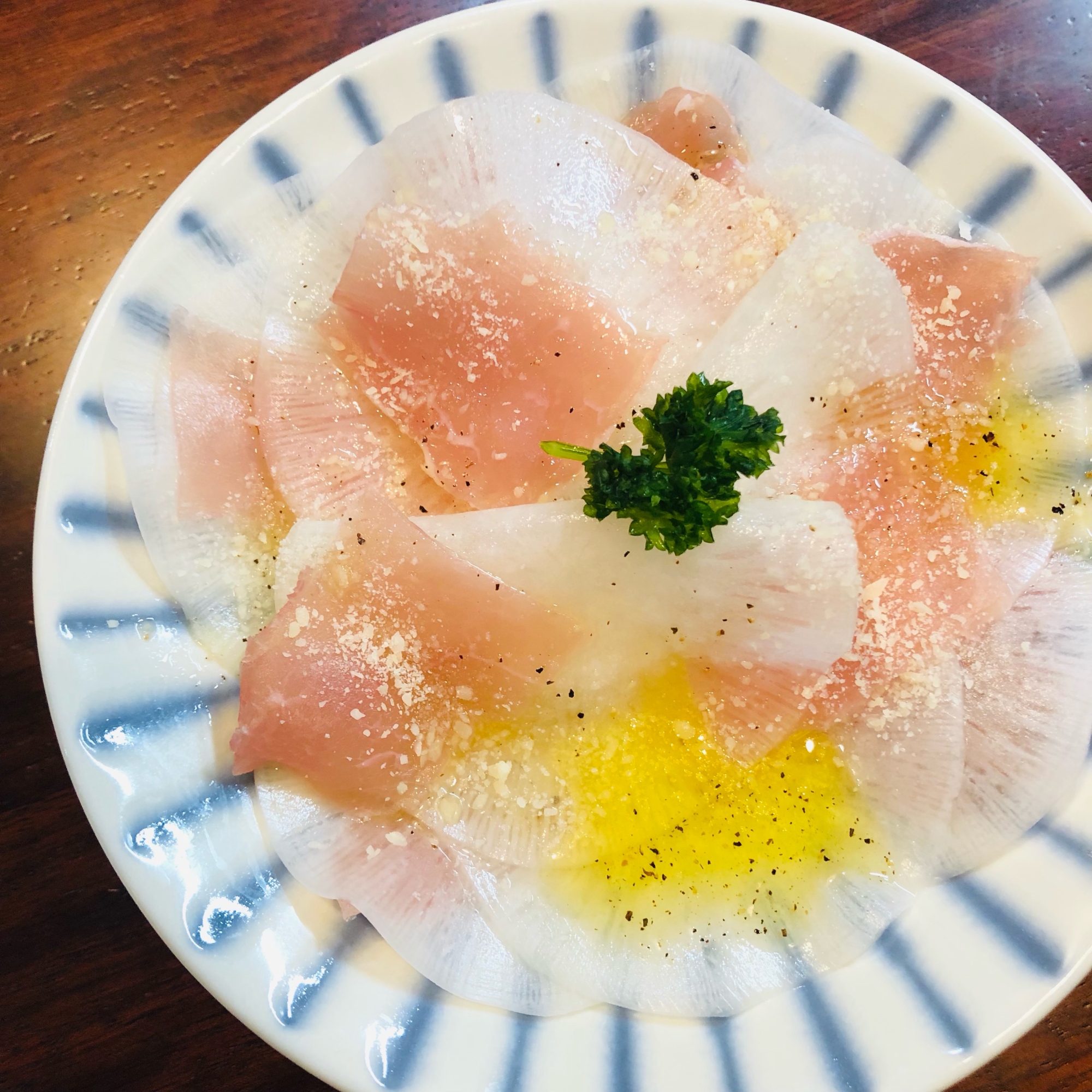 生ハムと大根のパルメザンチーズサラダ