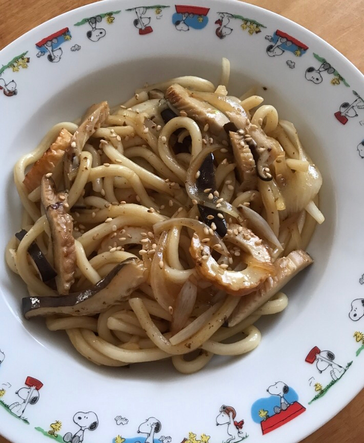 アワビ茸とちくわの焼うどん