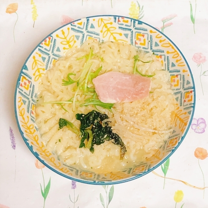 春菊と白すり胡麻ラーメン
