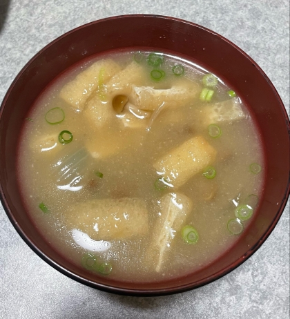 しめじと油揚げの味噌汁（鰹だし）