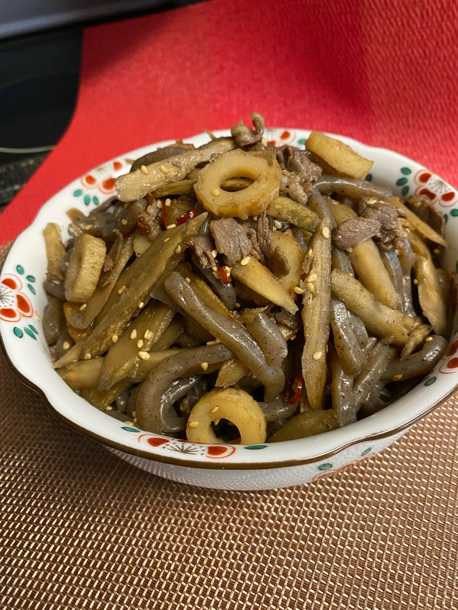 少しの牛肉で❣️ごぼうとこんにゃくの甘辛炒め煮