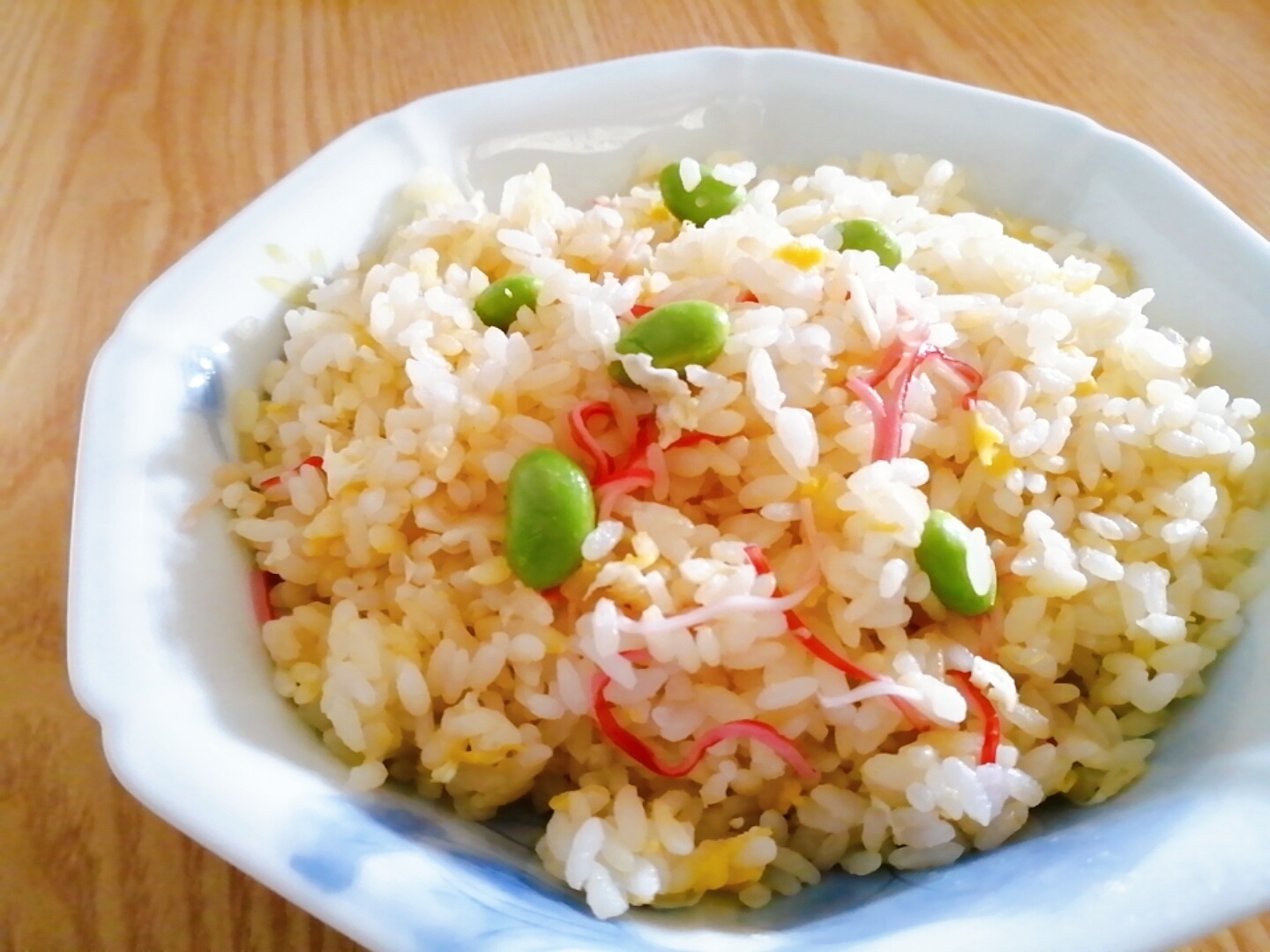 包丁不要 簡単ランチ 卵とカニカマと枝豆の炒飯 レシピ 作り方 By はじゃじゃ 楽天レシピ