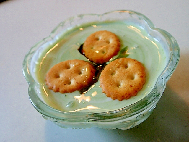 グラハムクラッカーと柚子茶の生姜青汁ヨーグルト