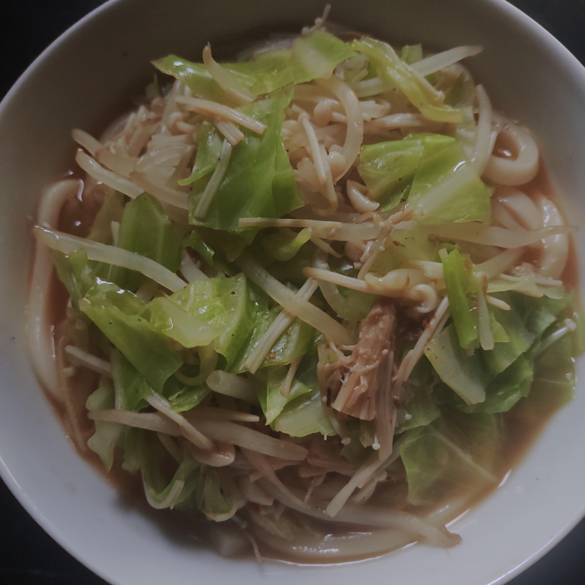 キャベツ、えのき、もやし、辛うどん
