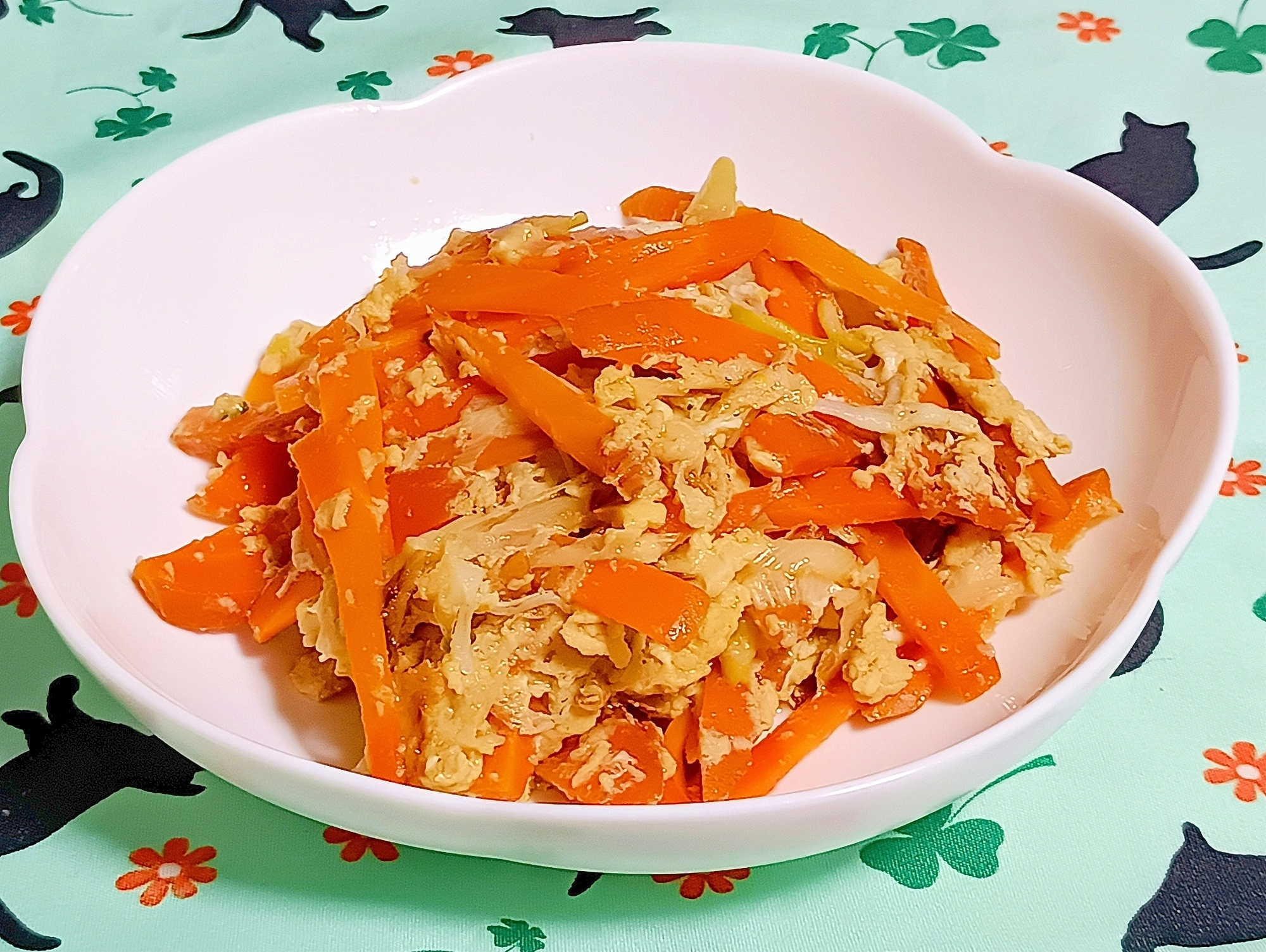 しらすとラーメンスープでにんじんしりしり