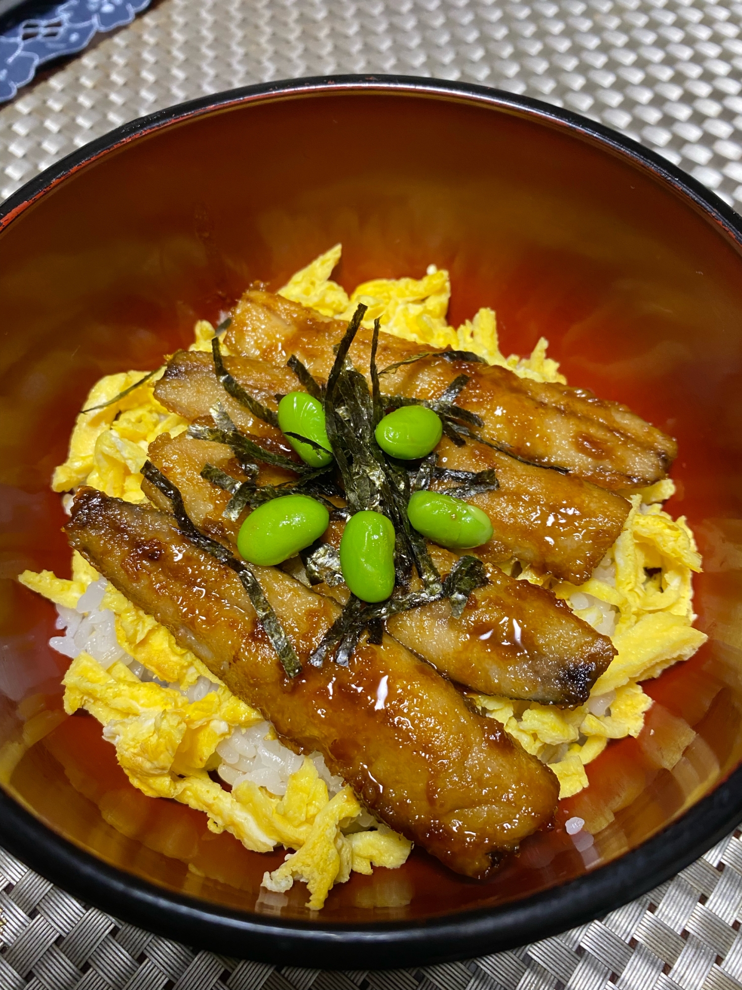 錦糸卵にのせて❣️生姜風味のいわしの蒲焼き丼