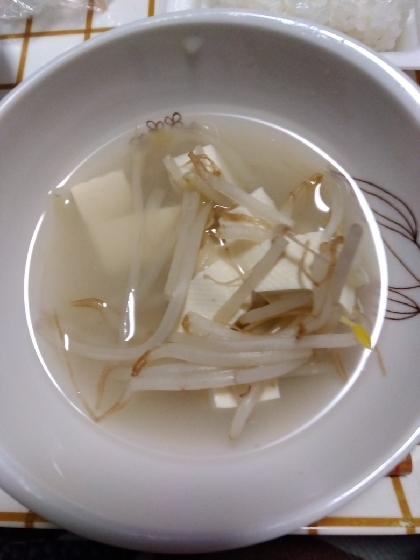もやしと豆腐の味噌汁