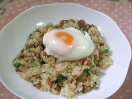 うふっふ❤激しく納豆に抵抗する旦那っちのランチ♪納豆のクセを和らげるためマヨネーズ入れた。旦那っちのコメント、そのまま食べるよりましだ、と言いつつ完食♪ゴチです