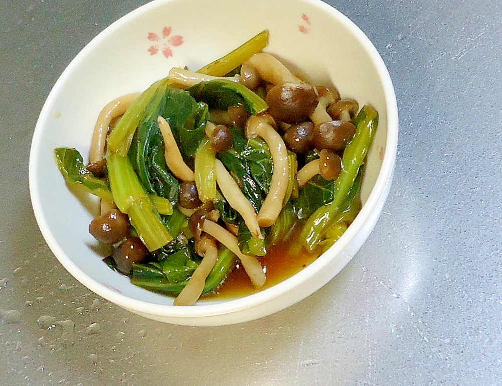 和食の一品、小松菜としめじの煮物