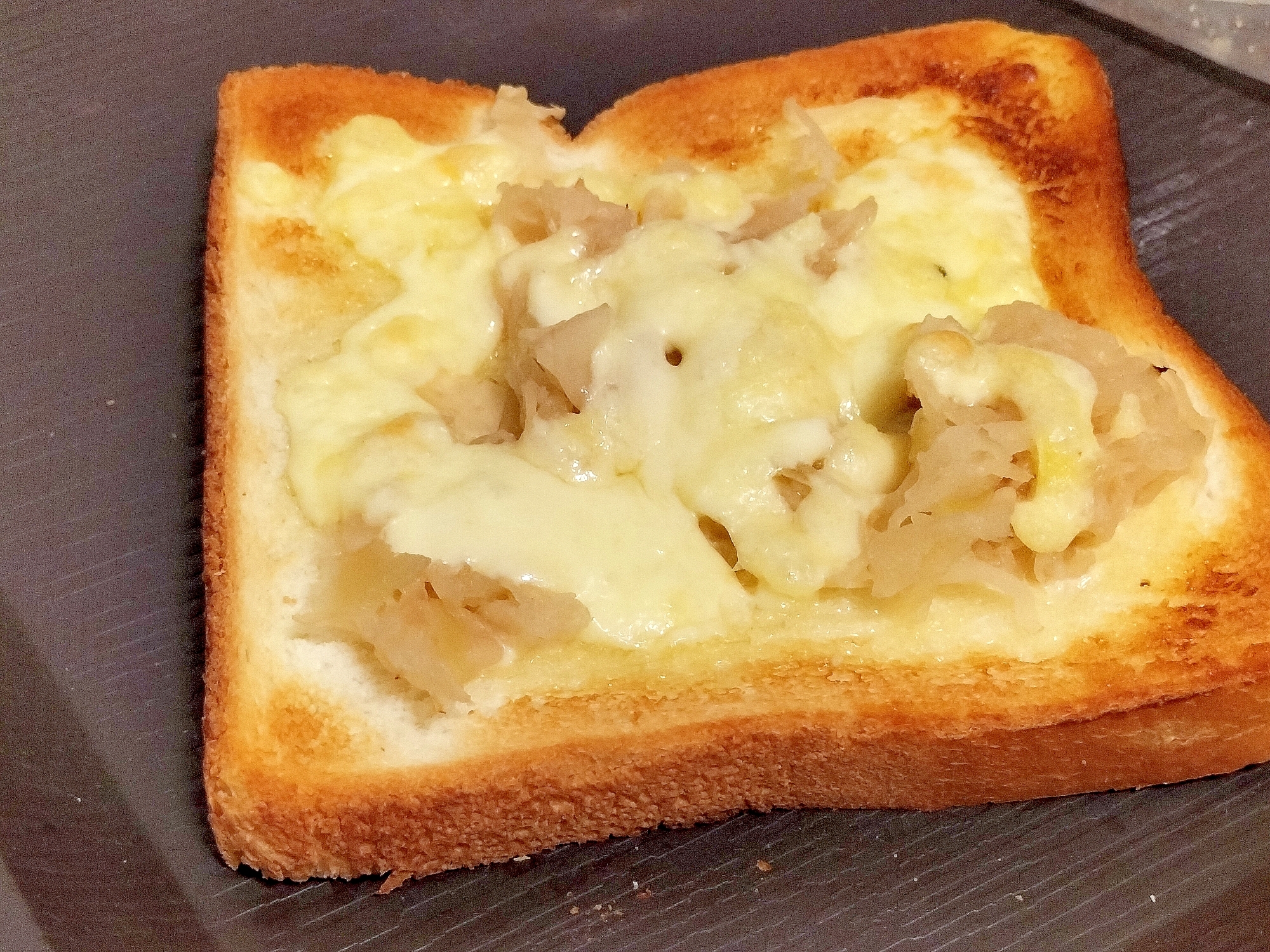 ザワークラウトの残りで簡単チーズトースト
