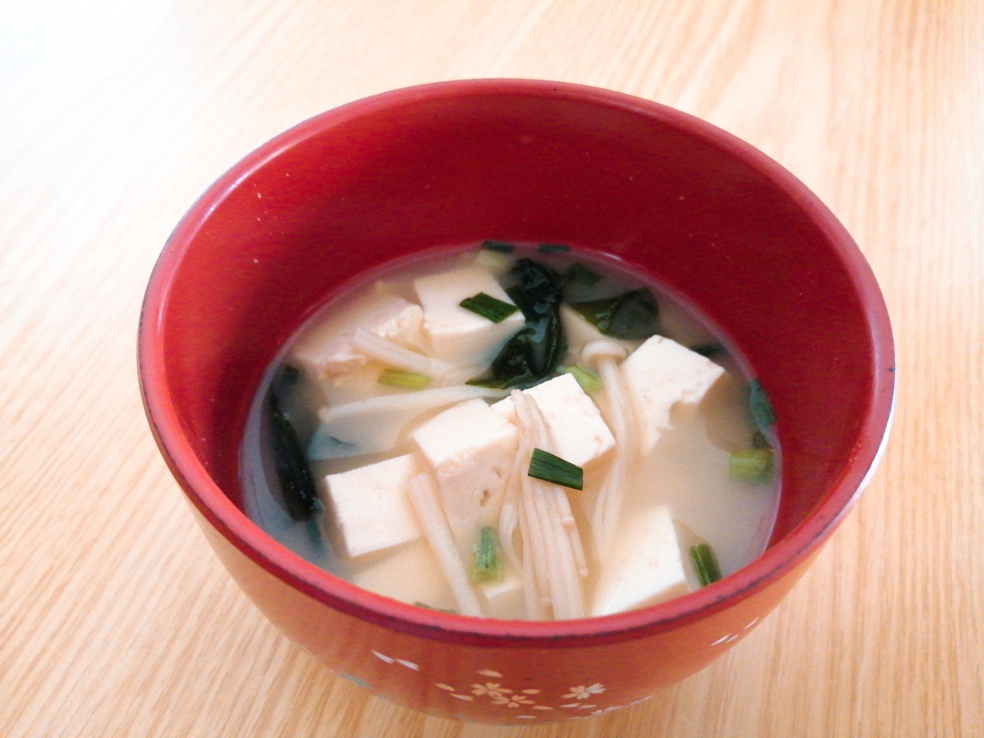 豆腐とえのきとわかめと小ねぎの味噌汁