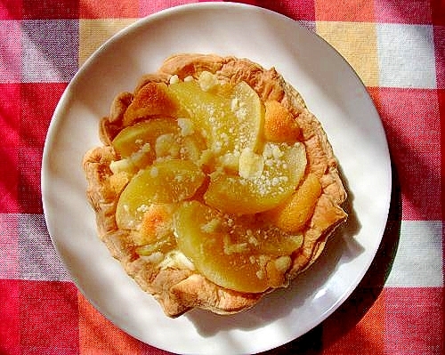 アーモンドクリームとクランブルのりんごパイ