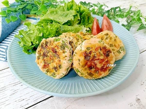 ニラとキムチの鶏つくね