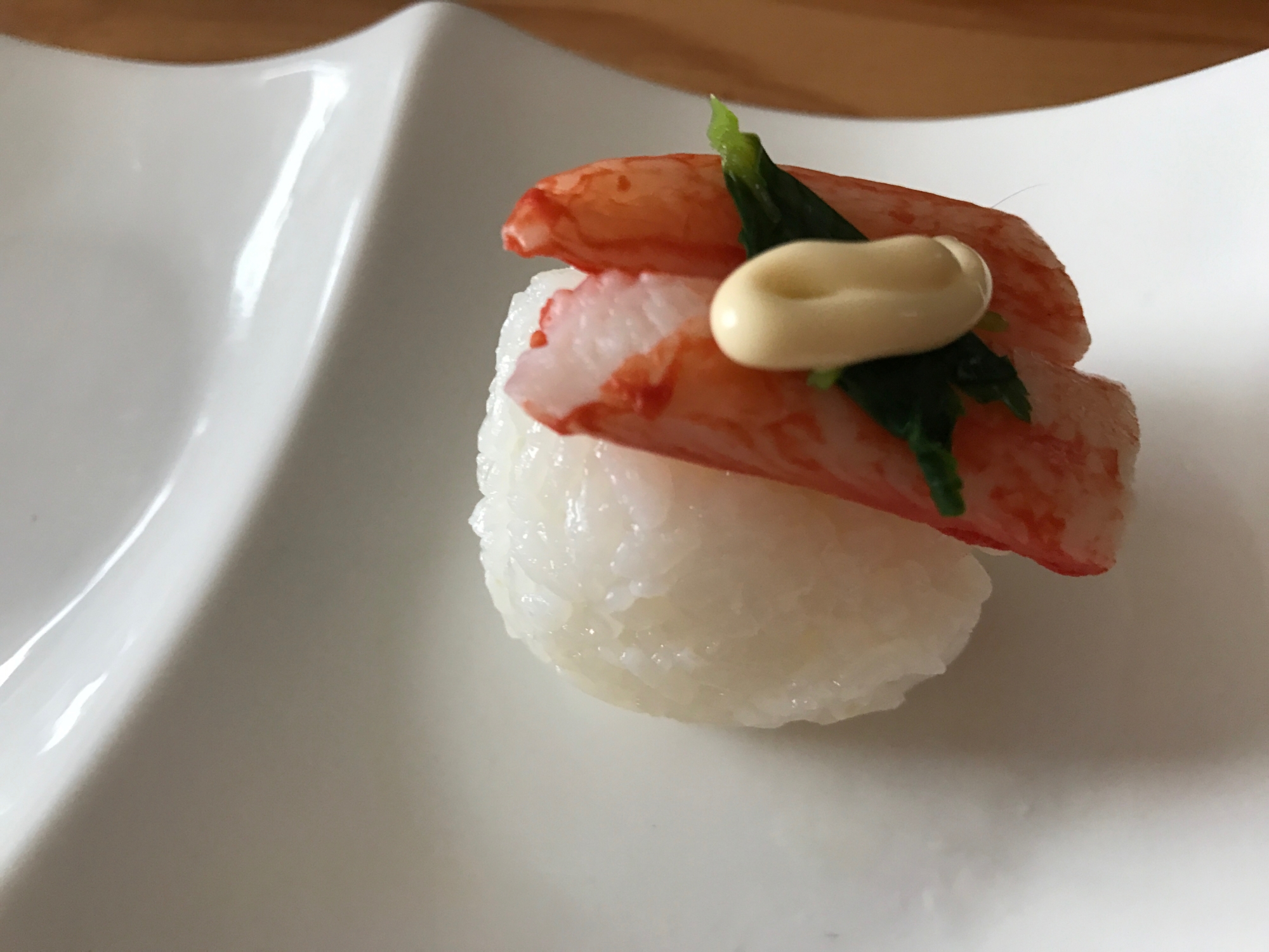 ほぼカニ（カニカマ）で手毬寿司