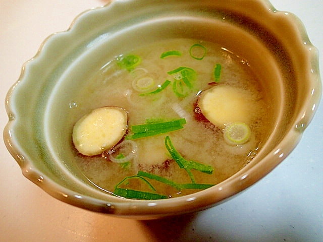 蒸したさつま芋で　さつま芋と玉葱のお味噌汁