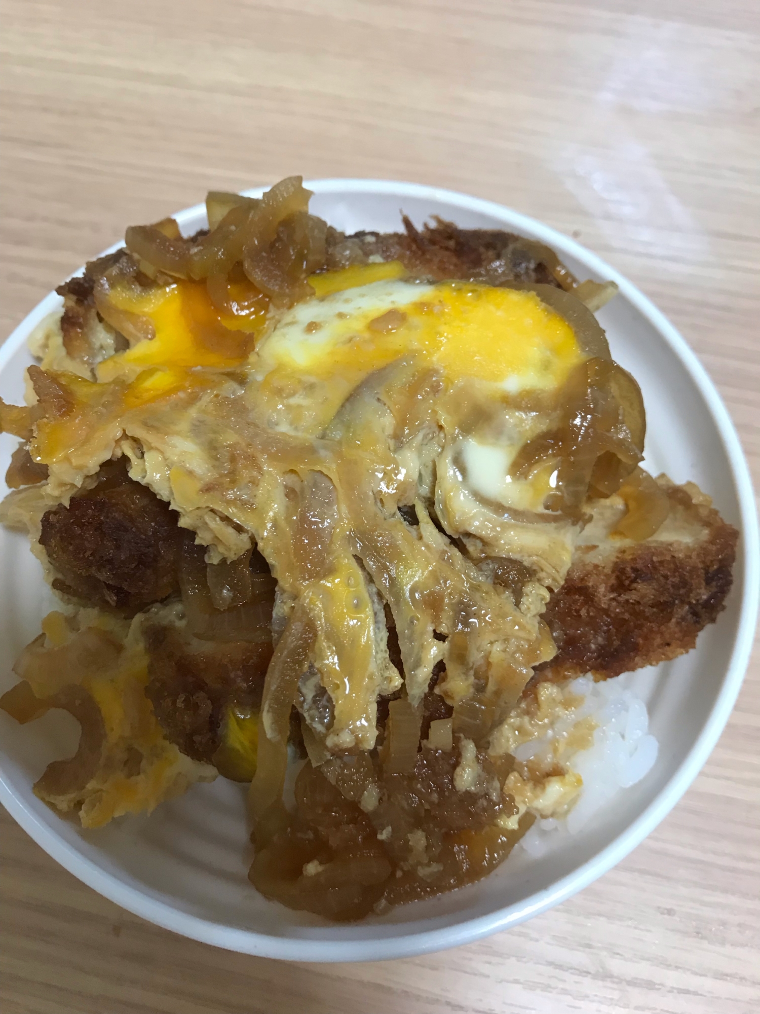 チキンカツの卵とじ丼