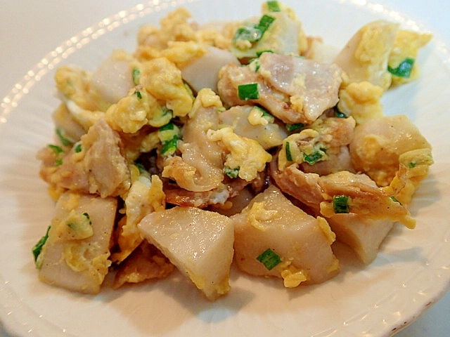 胡麻油で　豚バラ肉と里芋と葱の卵炒め♬