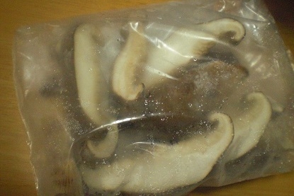 椎茸の冷凍保存、あるといざと言う時すぐに使えていつも重宝しています。ありがとうございました。(*^_^*)
