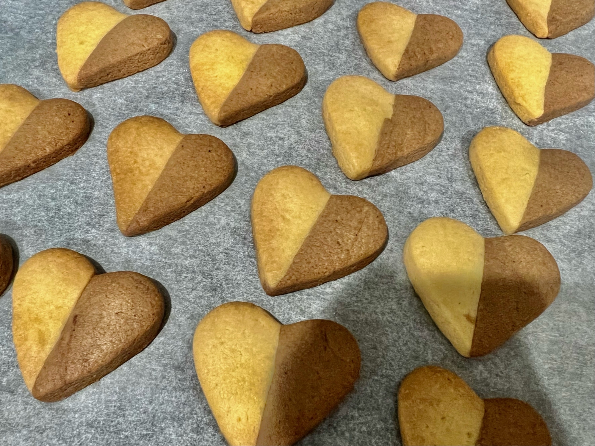 【簡単お菓子】バレンタイン♪2色のハート型クッキー