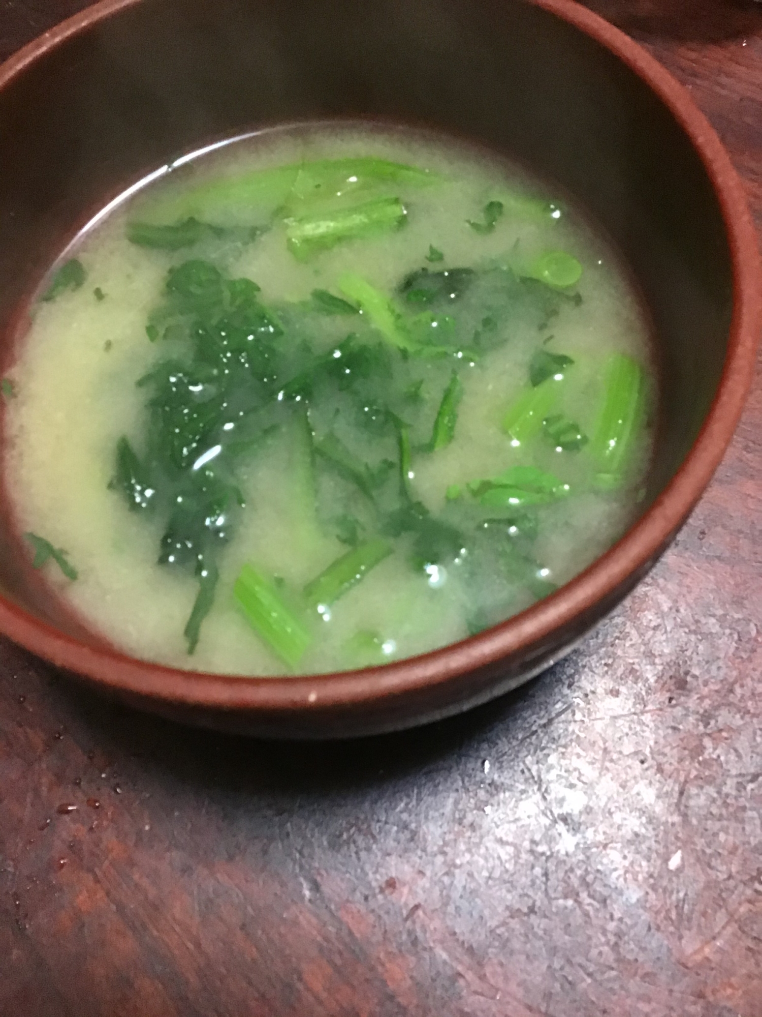 春菊の酒粕入り味噌汁。