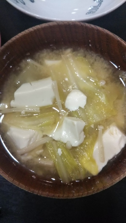 白ネギ、白菜、トーフと油あげのお味噌汁