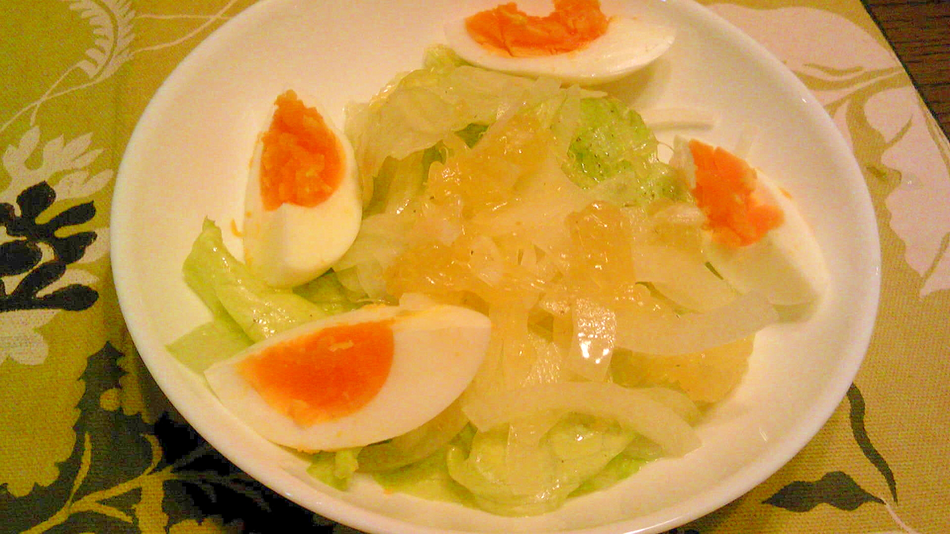 レタス・晩柑・新玉葱・ゆで卵のサラダ