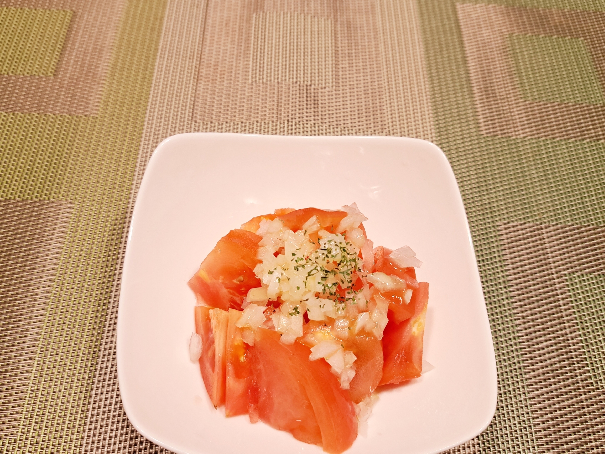 トマトと玉ねぎの さっぱりサラダ